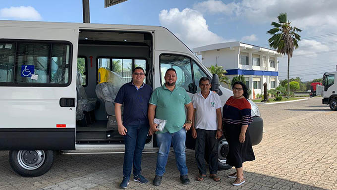   O Minibus, da marca Iveco Daily Elevitá, com capacidade para 15 passageiros, chegou ao município nesta segunda-feira, 26, para atender pacientes renais crônicos em viagens para sessões de hemodiálise em Mossoró