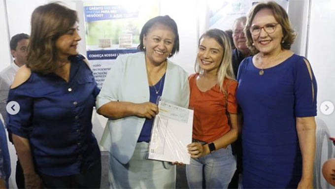   Durante a Feneciti, do Governo do RN, por meio da AGN, entregou 21 cheques do microcrédito do empreendedor a pequenos empresários da cidade. São R$ 79,5 mil investidos na economia local para a promoção da atividade de diversos pequenos empreendedores. 