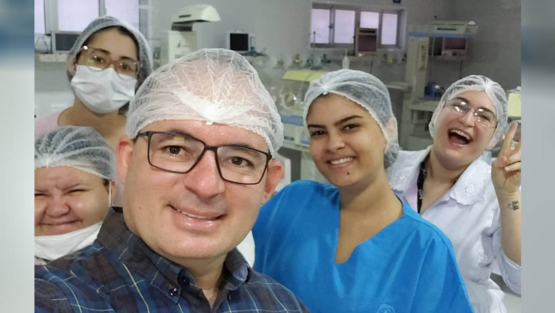   "Gostaria de parabenizar a Direção da Maternidade Almeida Castro, bem como o corpo de enfermagem pelo trabalho, empenho e dedicação. Vocês realmente estão mudando a vida de vários prematuros que batem à nossa porta”, disse Dr. Alexandre.