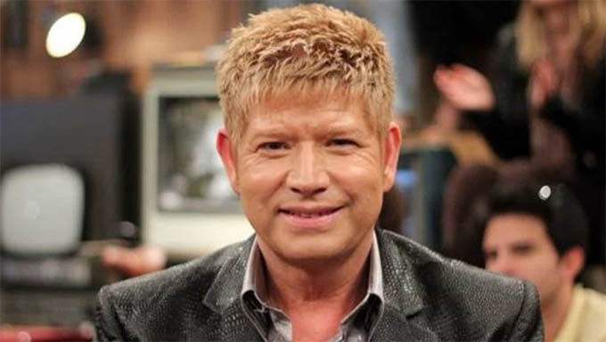   O cantor português Roberto Leal morreu na madrugada deste domingo (15), em São Paulo, aos 67 anos. 