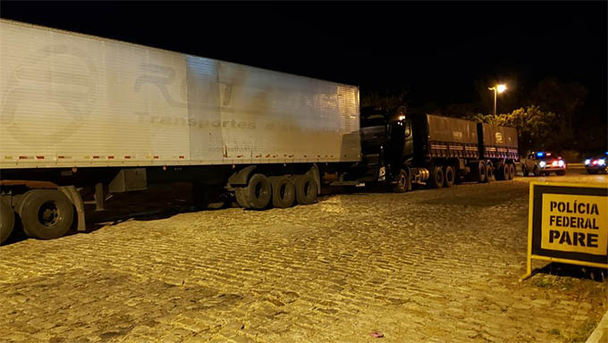   As duas carretas carregadas de cigarros de origem ilícita foram conduzidas para a sede da Polícia Federal, em Mossoró