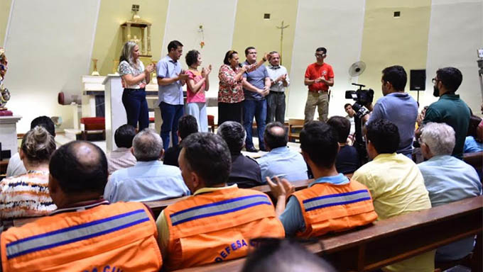   É assim, de mãos dadas, que vamos construindo dias melhores para Patu e para todo o Rio Grande do Norte. Aos nossos bombeiros militares e aos voluntários, reconhecemos de coração o gesto de bravura e coragem para debelar os focos de incêndio", disse Fátima.