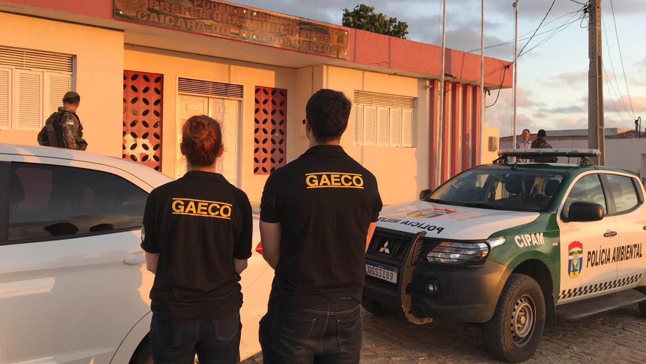   Com apoio da Polícia Militar, estão sendo cumpridos mandados de prisão e de busca e apreensão nas cidades de Natal, Parnamirim, Umarizal, Felipe Guerra e Caiçara do Rio do Vento. 