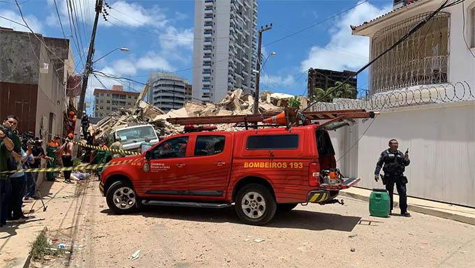   Bombeiros confirmam segunda morte em queda de edifício de Fortaleza.