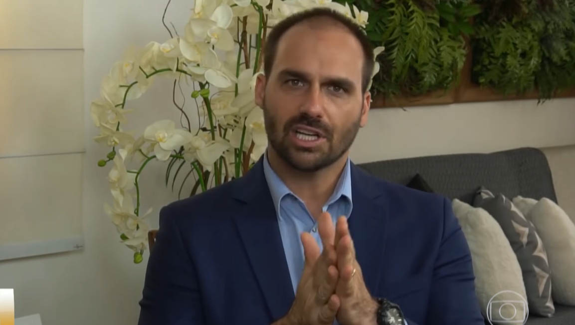   O deputado, filho do Presidente Jair Bolsonaro, concedeu uma entrevista no canal do Youtube da jornalista Leda Nagle e disse que se a esquerda “radicalizar” no Brasil, uma das respostas do governo poderá ser “via um novo AI-5”, um dos atos de maior poder repressivo tomados durante a ditadura.
