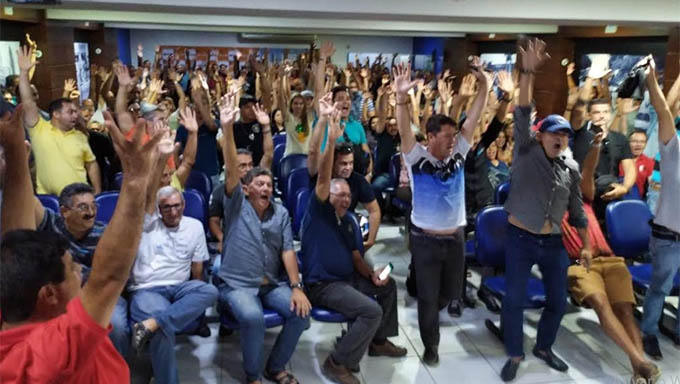 Imagem 1 -  Em Assembléia, os policiais civis decidiram que não vão aceitar a proposta do governo e o Governo convidou os líderes do movimento para uma nova rodada de negociação nesta terça-feira.