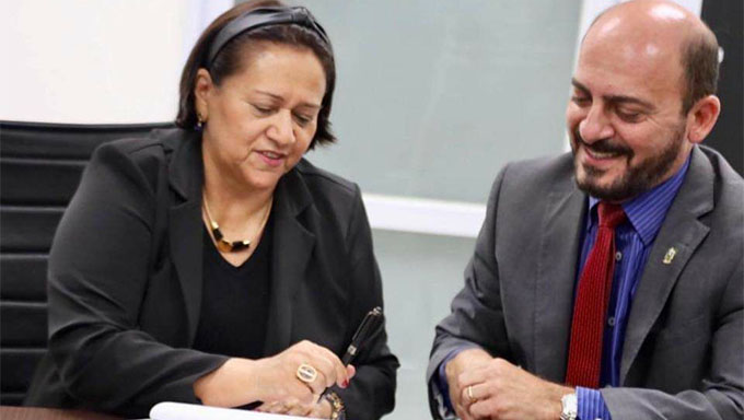   A governadora Fátima Bezerra transferiu o comando do Governo do Estado do Rio Grande do Norte ao vice-governador Antenor Roberto.