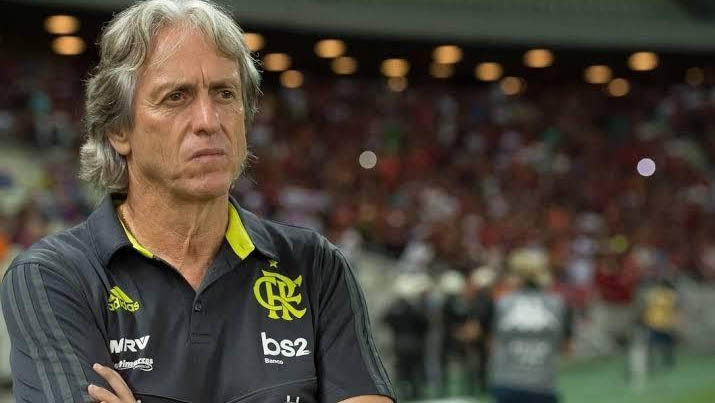    A boa campanha do técnico português, com pouco mais de 6 meses no cargo, está indo de encontro com a fase ruim que Tite passa no comando do Brasil