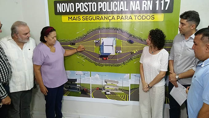   Governadora Fátima Bezerra apresentou o projeto do posto modelo que vai ser erguido em Mossoró em parceria com a Casanova Construções aos senadores e deputados; Antes a governadora havia assinado a ordem para a execução das obras; Empresário garante entregar pronto no dia 20 de maio.