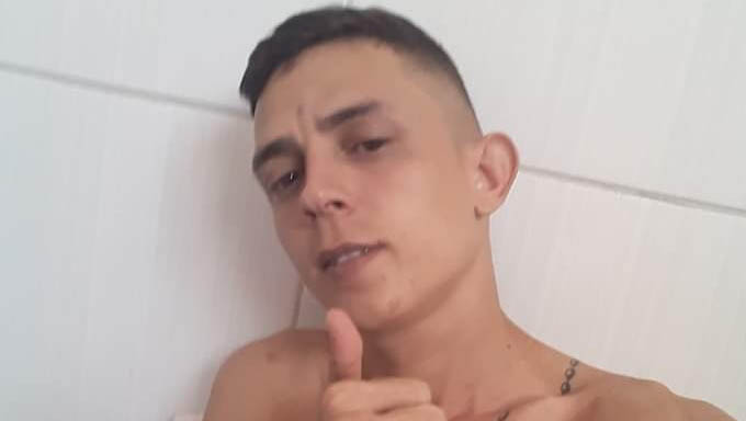   As primeiras informações dão conta que a vítima é um rapaz conhecido como Juninho. O crime aconteceu na manhã desta quinta-feira (2).
