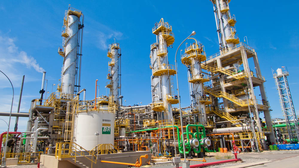  Petrobras anuncia redução de 3% no preço da gasolina e do diesel nas refinarias. Os novos valores passaram a ser praticados a partir desta terça-feira (14). 