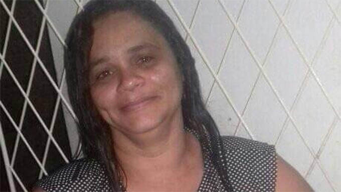   A dona de casa Maria Miryan Célia Mendonça, de 43 anos, foi executada com tiro na cabeça dentro de uma casa em frente a Praça do Bairro Ouro Negro, zona oeste de Mossoró-RN.