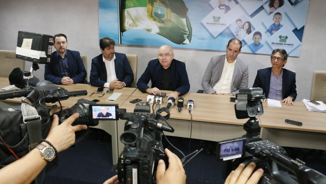 Imagem 1 -  Na tarde desta sexta-feira (31) o Governo do Estado apresentou à imprensa a proposta de reforma da previdência estadual. As alíquotas de contribuição dos servidores que serão incluídas no projeto que será encaminhado à Assembleia Legislativa serão progressivas para os servidores ativos, aumentando progressivamente de acordo com cada faixa salarial.