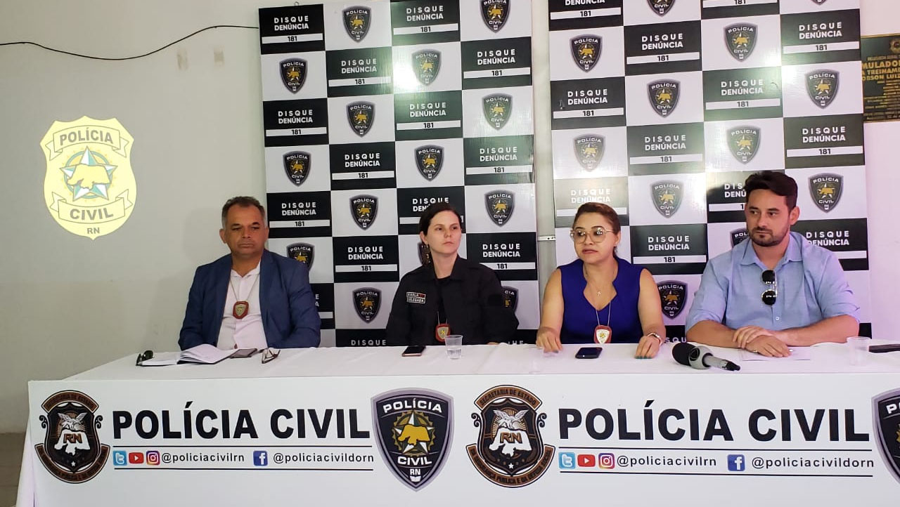   Durante coletiva de imprensa, realizada no final da manhã desta sexta, a delegada titular da DECCOR, Karla Viviane, explicou que a investigação já ocorria há mais de um ano. Não foram constatados indícios de uma organização criminosa.