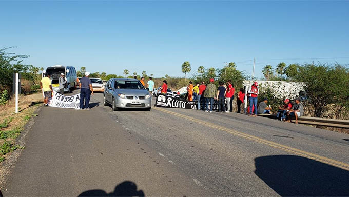   Início do protesto nesta quarta-feira, 12, dos petroleiros e outras categorias contra a redução de investimentos da Petrobras no RN e as privatizações do Governo Bolsonaro