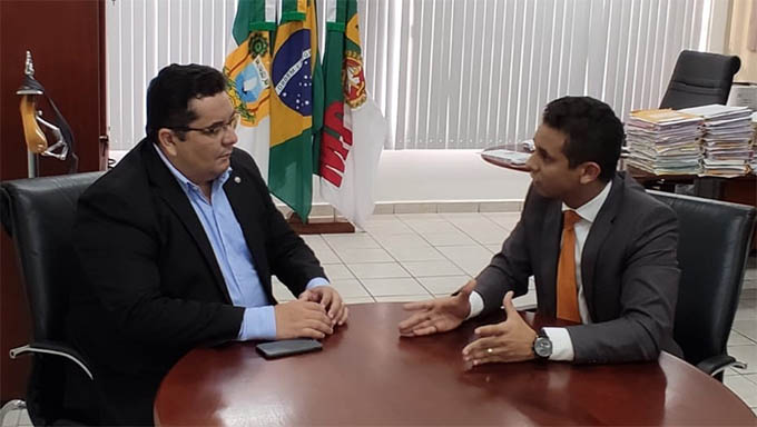   Deputado Estadual Allyson Bezerra (Solidariedade), levou a demanda ao Procurador-Geral de Justiça, Eudo Leite, em reunião que ocorreu nesta quarta-feira, 12, na sede da PGJ, em Natal; Cerca de 900 pacientes de Mossoró sofrem com a falta dos medicamentos, que deveriam ser regularmente distribuídos pela Prefeitura
