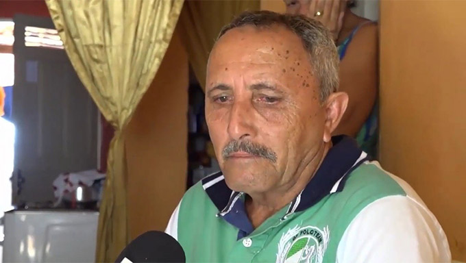   Pai de Emanuele chora ao falar sobre a morte da filha numa "brincadeira". A adolescente sofreu traumatismo craniano, após cair e bater com a cabeça na escola Municipal Antônio Fagundes, durante uma brincadeira chamada de “Roleta Humana”, e morreu em 11 de novembro de 2019, no Hospital Wilson Rosado. A história foi relembrada com o surgimento de uma nova “brincadeira” entre os adolescentes, e que está preocupando os pais: a “Rasteira”. 