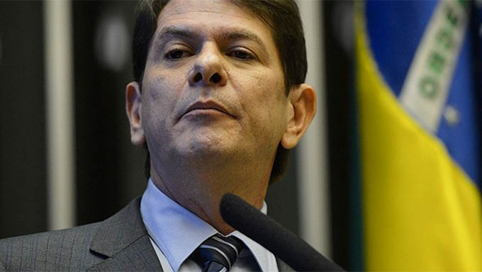   Estado de saúde do Senador Cid Gomes é considerado estável. O senador foi baleado no final da tarde desta quarta-feira (19), ao tentar invadir um quartel da PM em Sobral, com uma retroescavadeira. Cid deverá ser transferido ainda na manhã de desta quinta-feira (20) para um hospital em Fortaleza.