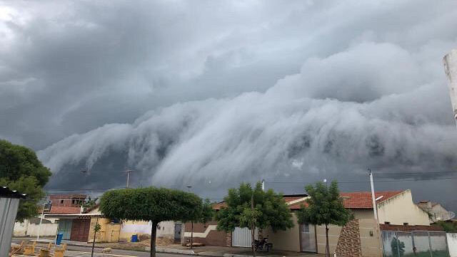   RN terá carnaval com céu nublado e chuvas em todas as regiões. A previsão foi divulgada nesta quinta-feira (20), pela Unidade Instrumental de Meteorologia da EMPARN. Segundo boletim pluviométrico, no interior do estado, as precipitações são esperadas durante o período da tarde e início da noite e poderão ser acompanhadas de trovoadas e descargas elétricas.