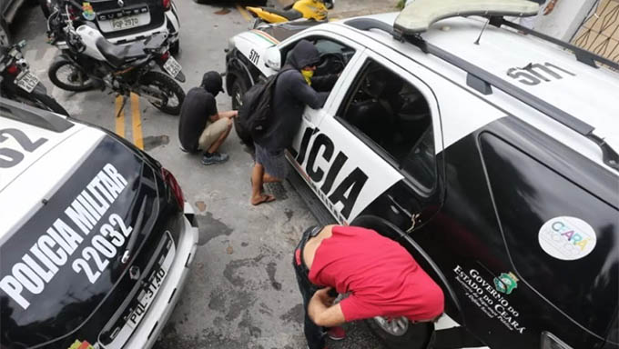   PMs perderam a razão quando praticaram atos de vandalismo contra o patrimônio do Estado, esvaziando pneus das viaturas e espalhando terror mascarados pelas ruas de algumas cidades
