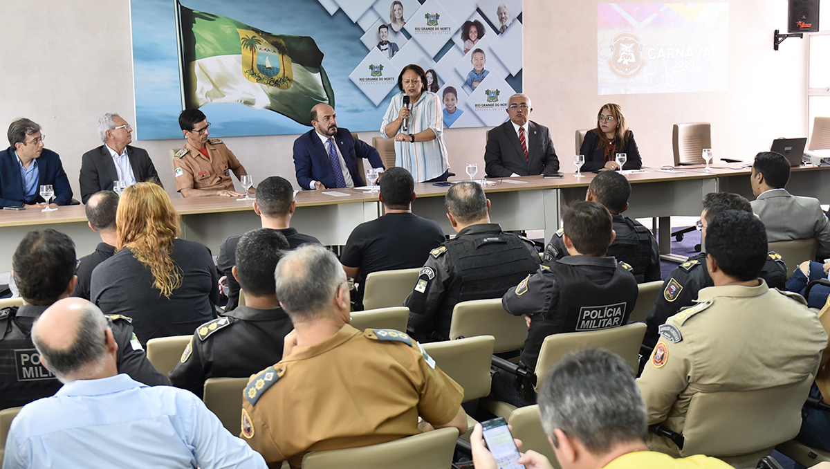   "Colhemos estes resultados por que temos planejamento e responsabilidade. Trabalhamos com ações integradas entre as instituições policiais e com as demais áreas do Governo.  Estamos aqui para servir ao povo e fazer a paz triunfar”, disse Fátima Bezerra.