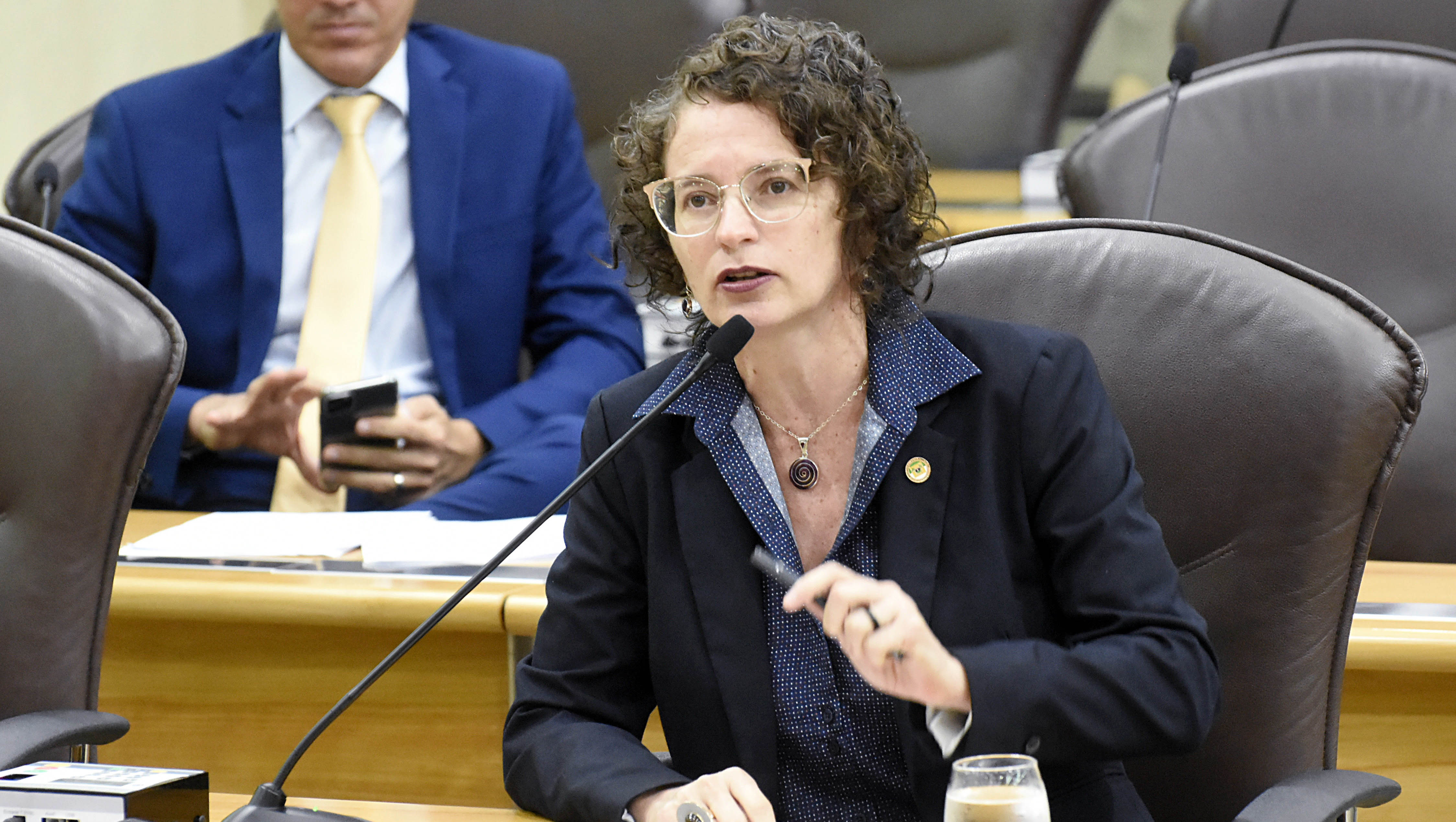   Em pronunciamento nesta terça-feira (3) a Deputada Isolda Dantas defendeu a atualização do Plano Diretor de Mossoró, que está vencido, fazendo com que a cidade fique com ruas alagadas durante as chuvas. “Não foi realizada uma obra de drenagem nos últimos 20 ou 30 anos”, disse.