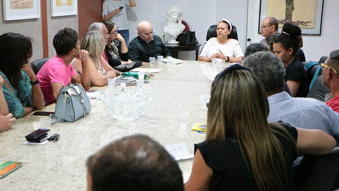   O Estado apresentou a proposta quanto à forma de pagamento do reajuste do Piso Nacional do Magistério, fixado em 12,84% em janeiro deste ano pelo Ministério da Educação (MEC).