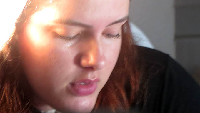   “Me acalma um pouco” diz Débora, sobre a sentença dos assassinos do filho, condenados a 51 anos de prisão, cada. Débora Maria estava com Calleb nos braços, quando os bandidos foram matar o marido dela, Francisco Iranilson, e por erro de execução, terminou tendo o filho assassinado, foi baleada e o marido também