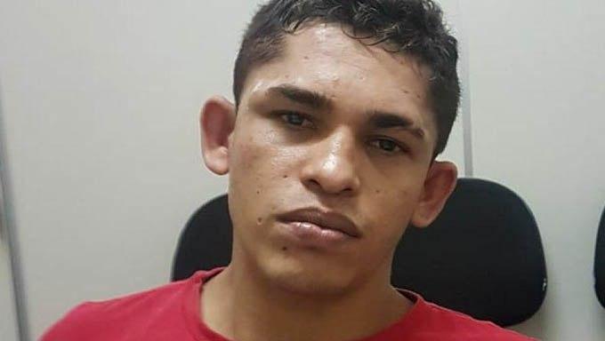   Jefferson Max de Oliveira (esquerda) foi preso pela Polícia Civil
