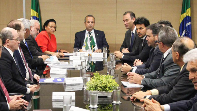   A governadora Fátima Bezerra esteve reunida nesta terça-feira (10) com o Ministério do Desenvolvimento Regional (MDR), Rogério Marinho, para discutir a liberação de verba para a conclusão de obras no RN. Na pauta das reivindicações esteve a liberação de recursos para conclusão das obras da Barragem de Oiticica, construção do ramal do Apodi-Mossoró (que será a última etapa do transposição do rio São Francisco) e recuperação da Barragem de Passagem das Traíras, importantes obras que trarão segurança hídrica ao estado.