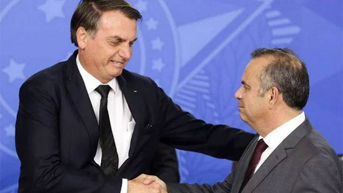   Bolsonaro desembarca em Mossoró às 15h20 desta quinta-feira. Junto com o presidente Bolsonaro, estão vindo os ministros Rogério Marinho (Desenvolvimento Regional), Sérgio Moro (Da Justiça) e Tereza Cristina (Da Agricultura).