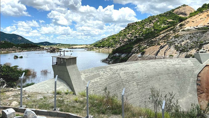   Gargalheiras chega a 14,61% de sua capacidade e volta a abastecer Currais Novos. O reservatório Marechal Dutra vai complementar a água fornecida pelo Açude Dourado, além de continuar a abastecer a cidade de Acari. Antes do período chuvoso, o açude estava no volume morto, praticamente seco.