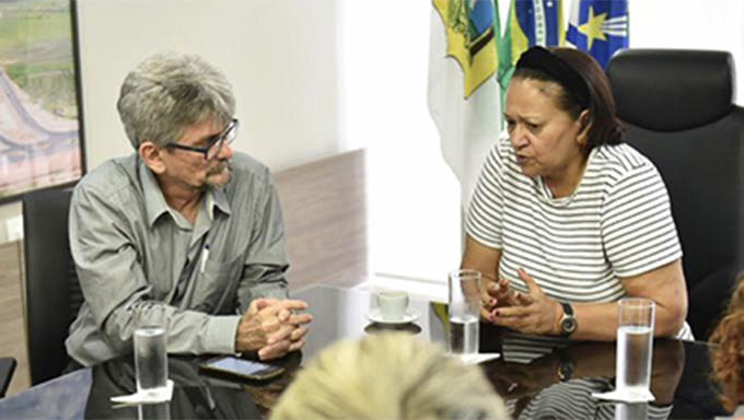 Imagem 1 -  Secretário Cipriano Correia conversa com a governadora Fátima Bezerra, que convocou reunião especial para esta segunda-feira à tarde para tratar sobre as medidas que serão tomadas para reduzir os danos do coronavirus no RN