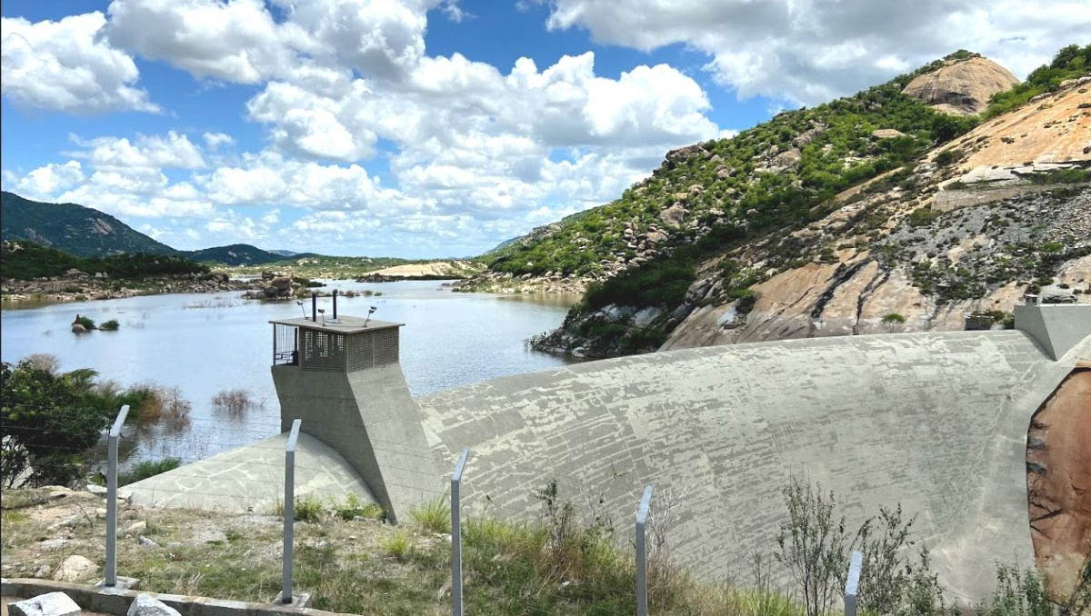   Chuvas aumentam volume dos reservatório Dourado e Gargalheira e fazem com que Acari e Currais Novos saiam da situação de rodízio para abastecimento normal. A Caern reforça que isto não é motivo para que a população passe a desperdiçar água e que o consumo consciente é fundamental neste momento de epidemia.