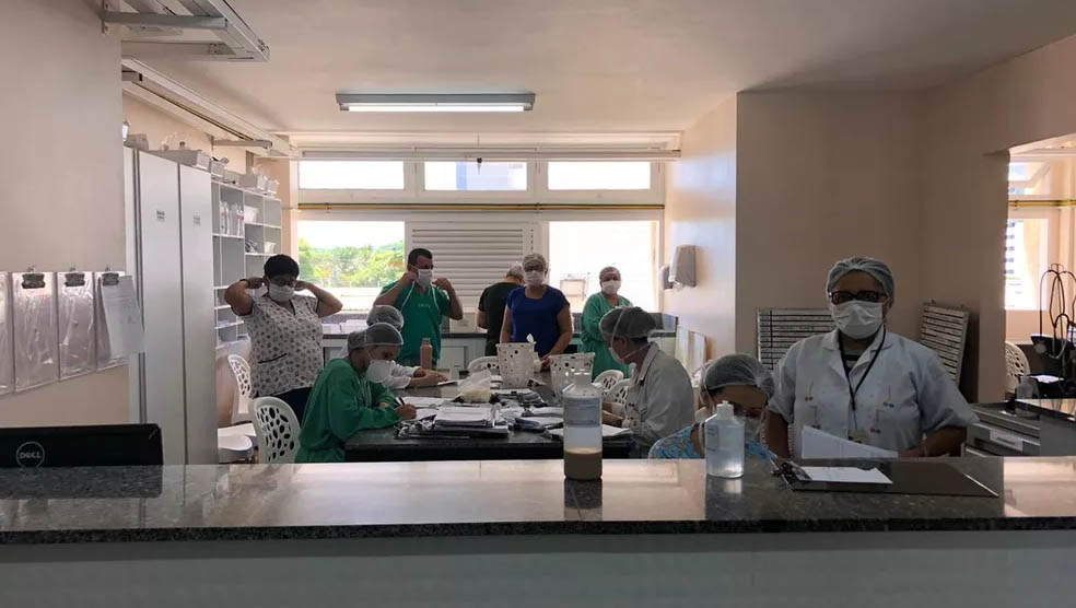   Sesap abre inscrição para contratação temporária de 888 profissionais de saúde. A medida, em caráter emergencial, visa aumentar o número de profissionais atuando na emergência pública contra a Covid-19. As inscrições começam nesta quinta-feira (2) e seguem até a segunda-feira (6); veja as vagas disponíveis.