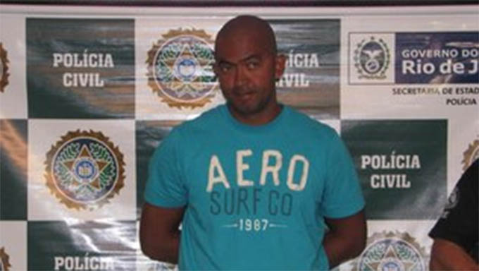   O traficante Mica teria ganho fama e assumido o comando do tráfico no Rio em 2005, quando organizou um "tribunal" para julgar e matar 4 bandidos que atearam fogo num ônibus matando cinco pessoas; Considerado como violento e poderoso, Mica estava preso desde 2012.