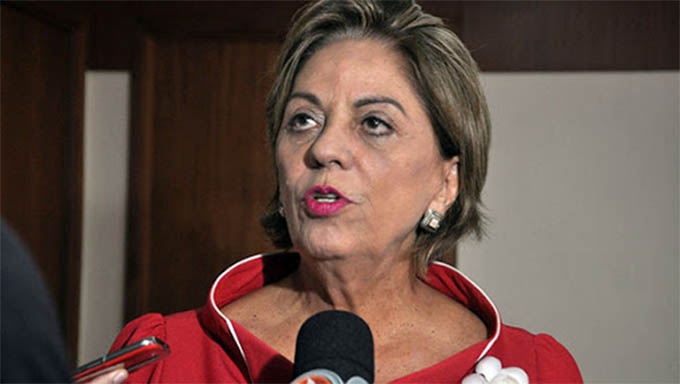   Sinal Fechado: Rosalba diz que já foi absolvida por 5 x 0 no STF; "É preciso ratificar que sequer foi aceitada a denúncia contra mim com votação por unanimidade (5 votos a 0), o que é bastante evidente, uma vez que no sétimo dia de um mandato que ocupei, suspendi o referido contrato do consórcio Inspar, que visava realizar inspeção veicular no estado", escreve a prefeita Rosalba Ciarlini em nota divulgada no início da noite desta quarta-feira, 15
