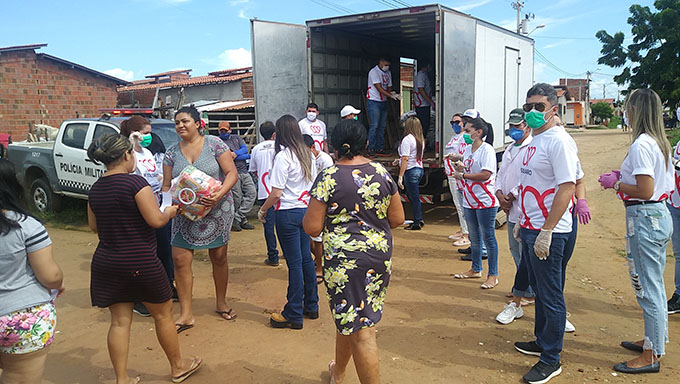   A entrega foi feita nesta sexta-feira, dia 17, contando com empresários e muitos voluntários. A comunidade escolhida foi o Alto Sumaré, mulheres grávidas e ao instituto de apoio aos pacientes com câncer