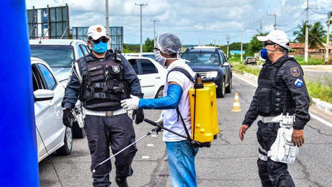   "Não se tem apenas o risco de entrada, mas também de saída. Ou seja, de trazer e de levar. Pedimos de coração: vamos evitar. Se vier, que fiquem em suas residências, evitem as praias e aglomerações”, pediu Márcia Cristina. 