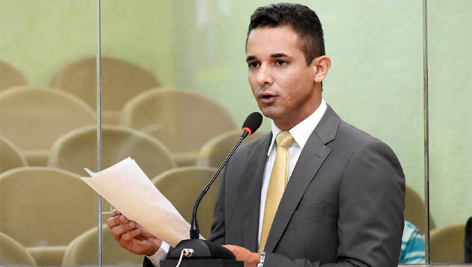    “Por conta das aulas suspensas, as universidades particulares conseguem economizar em gastos com energia, água, prestação de serviços de terceirizados, produtos de expediente e materiais de limpeza. Como a universidade tem essa economia, é justo que a economia beneficie também os estudantes”, destacou Allyson Bezerra