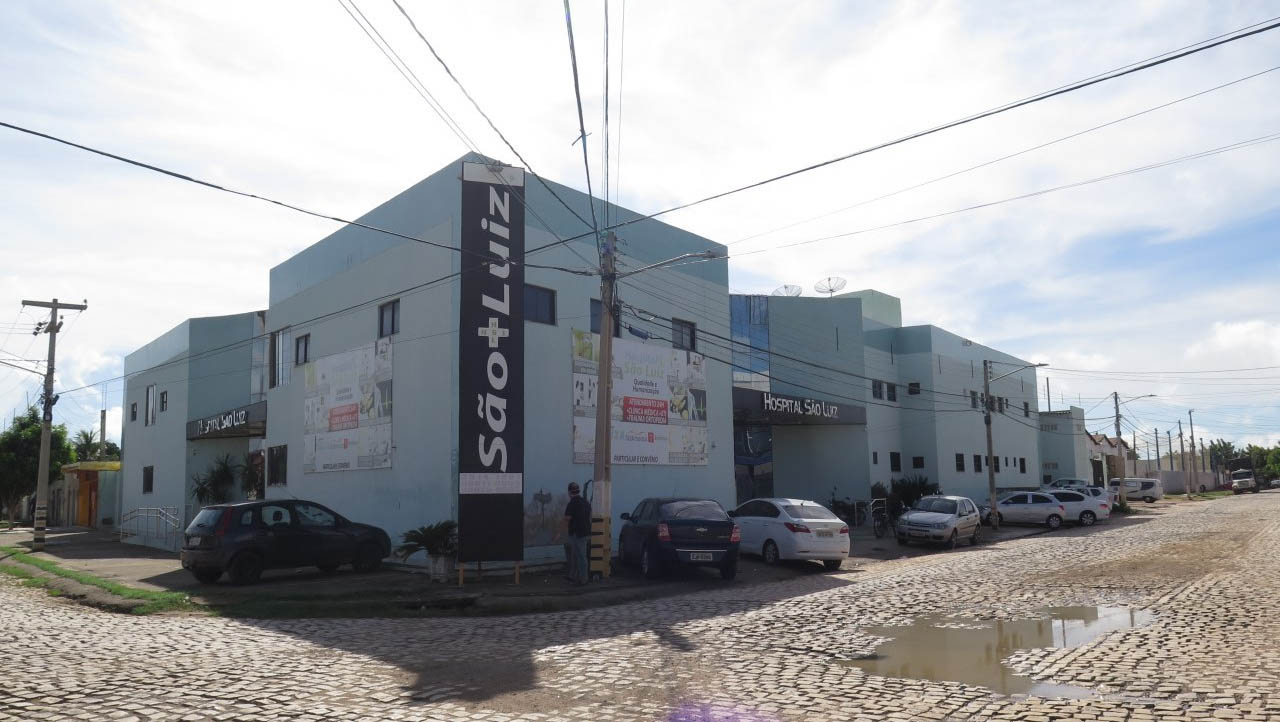   Hospital São Luiz já tem 18 pacientes internados, sendo 9 em UTI. A diretora Larizza Queiroz disse que já trabalha para instalar outros 10 leitos de UTI e 15 de UCI nos próximos dias; No HRTM, existe 7 pacientes em tratamento intensivo e 6 em observação.