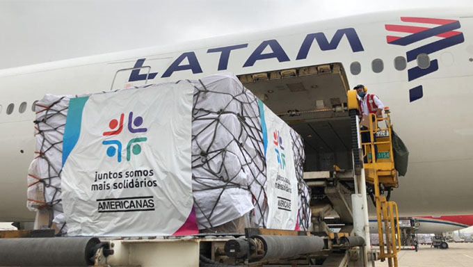   Americanas doou R$ 5,7 milhões para o transporte, feito pela LATAM Airlines Brasil, em apoio ao Ministério da Infraestrutura e ao Ministério da Saúde