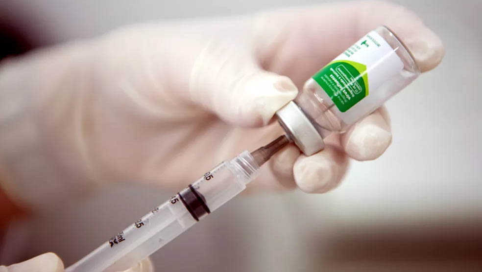   Começa a terceira etapa da Campanha de Vacinação contra a influenza. Nesta fase, o Ministério da Saúde dividiu o público-alvo em dois subgrupos para evitar aglomerações nas UBSs; Veja quem deve tomar a vacina e quais os dias corretos para procurar a Unidade de Saúde. 