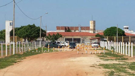  Familiares reclamam que não conseguem ter notícias de seus parentes na prisão. Em textos enviados ao MOSSORÓ HOJE familiares de detentos da Cadeia Pública de Mossoró e da Penitenciária Mário Negócio afirmam que, devido ao coronavírus, não veem seus parentes há meses e não recebem notícias se estão bem, se vivos ou mortos.