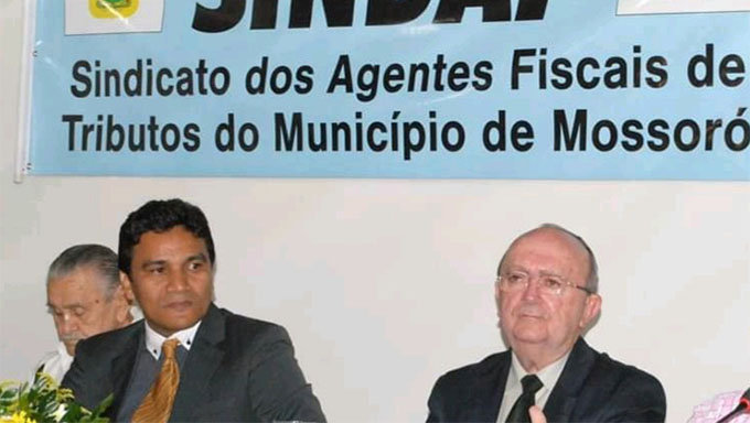  Ubiracy Assunção (dir.) ao lado do auditor Hugo Nelson, da Prefeitura de Mossoró,  será sepultado na tarde desta segunda-feira, 1 de junho, às 17h00, no Cemitério do Alecrim, em Natal.