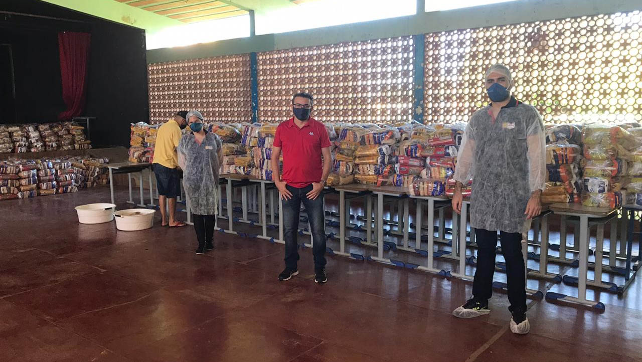   O Eliseu Viana iniciou a entrega dos kits nesta quarta-feira (3). O cronograma da escola segue até esta sexta-feira (5). 