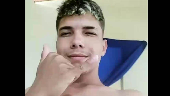   Vítima conhecida por Anderson estava chegando perto de casa quando um veículo não identificado teria se aproximado dele os ocupantes o executado