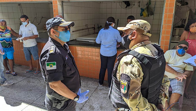   Com apoio da Policia Militar e da Guarda Municipal, sem aviso prévio (segundo os comerciantes), a prefeita Iraneide Rebouças mandou fechar mercado público e endureceu a fiscalização no comércio no Centro da cidade; A determinação passa a valar a partir de sexta-feira, 12
