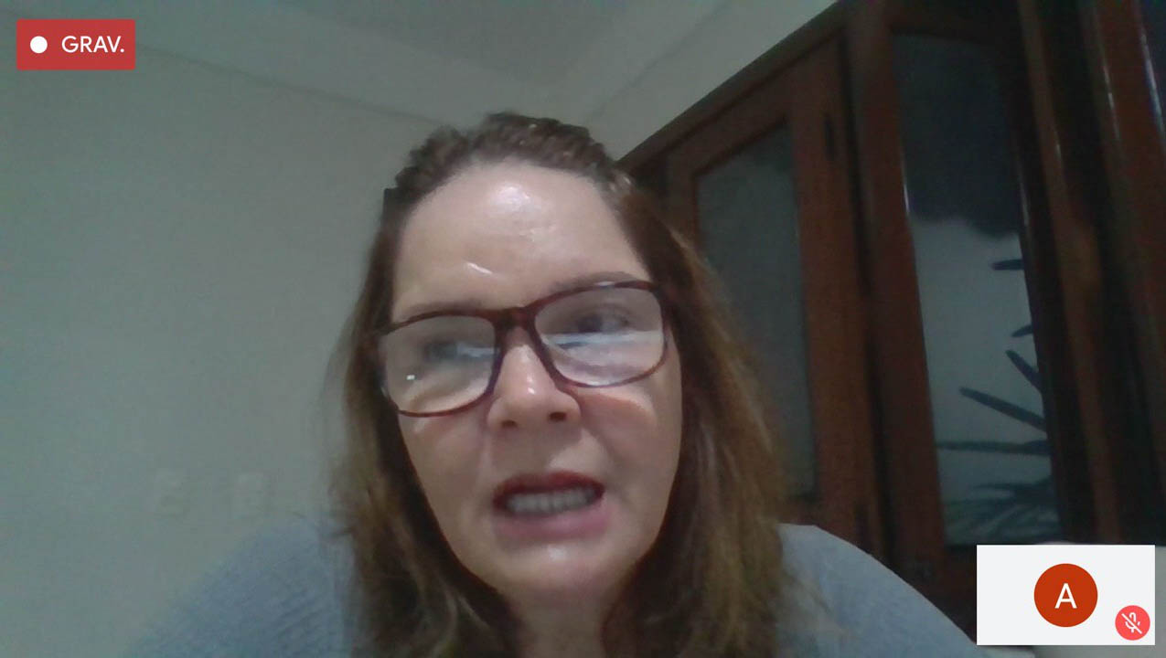   Durante coletiva para falar sobre recomendação do MPs para que o Estado não reabra a economia nesta quarta (24), a Dra. Iara Pinheiro, da Promotoria de Defesa da Saúde do Ministério Público do Rio Grande do Norte, falou que já aconteceram centenas de cancelamentos de pedidos por leitos no RN, 200 deles devido a falecimentos. Emocionada, ela lembrou que haveria uma possibilidade de essas pessoas terem sobrevivido caso tivessem conseguido a internação.