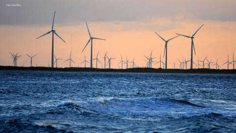   RN lidera ranking de capacidade instalada de usinas eólicas do país. Ao todo, de acordo com a CCEE, o Estado tem capacidade de gerar 4.358,38 MW de energia. Atrás do RN, os estados que mais concentram capacidade de geração de energia pela força dos ventos são Bahia, Ceará, Rio Grande do Sul e Piauí.